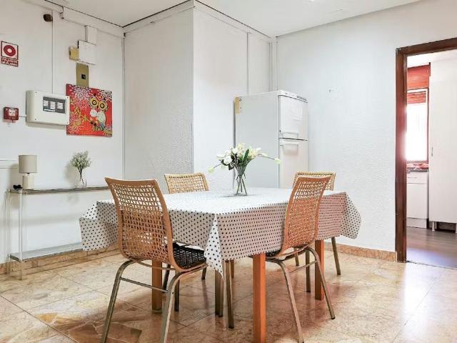 Calle de Beatriz de Bobadilla, Madrid, Community of Madrid 28040