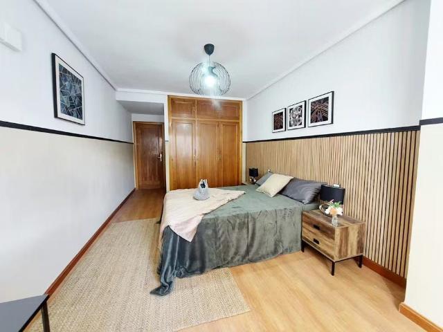 Calle de Beatriz de Bobadilla, Madrid, Community of Madrid 28040