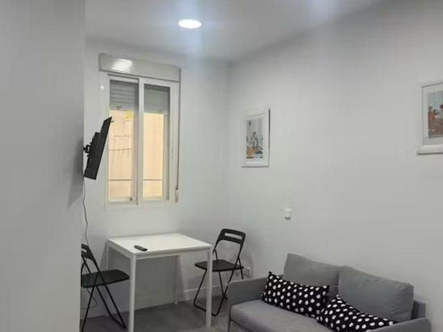 Calle de Blasco de Garay, Madrid, Community of Madrid 28015