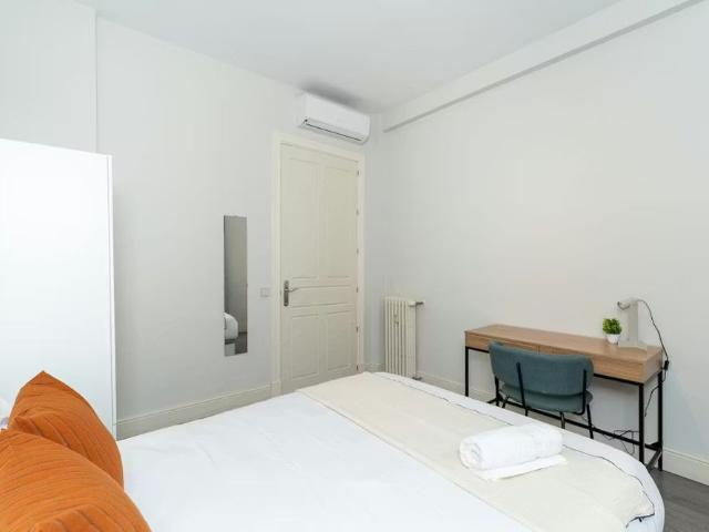 Calle de Blasco de Garay, Madrid, Community of Madrid 28015