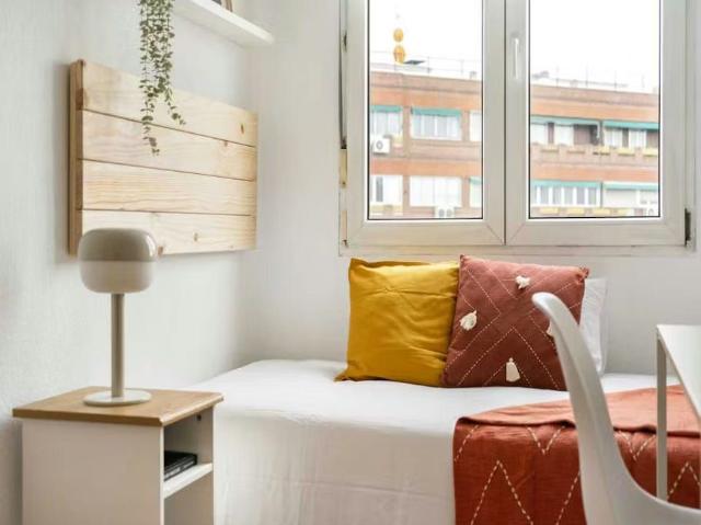 Calle de Bravo Murillo, Madrid, Community of Madrid 28020