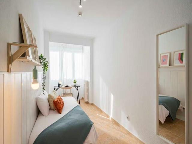 Calle de Bravo Murillo, Madrid, Community of Madrid 28020