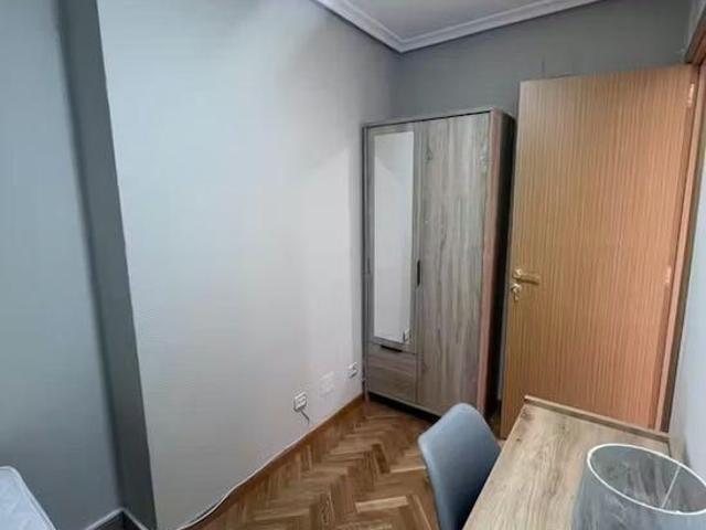 Calle de Caleruega, Madrid, Community of Madrid 28033