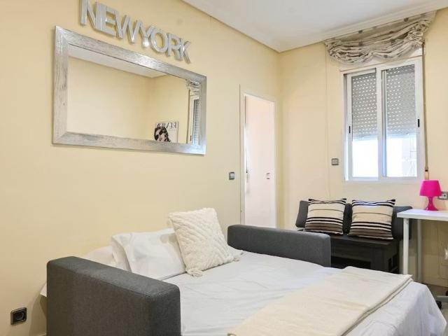 Calle de Embajadores, Madrid, Community of Madrid 28045