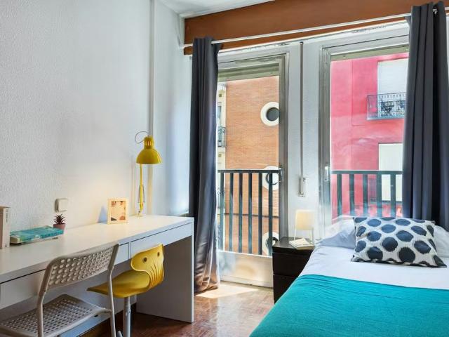 Calle de Estanislao Figueras, Madrid, Community of Madrid 28008