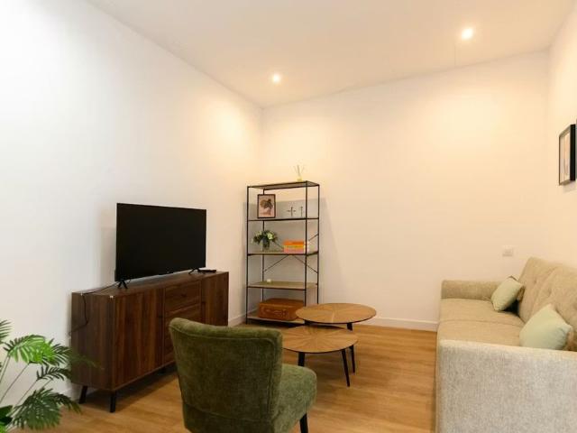 Calle de Feijoo, Madrid, Community of Madrid 28010