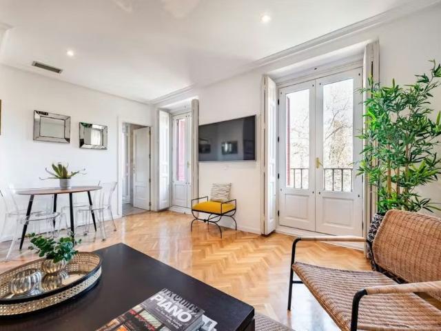 Calle de Fernando VI, Madrid, Community of Madrid 28004