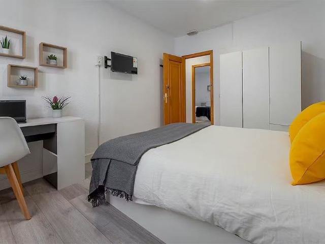 Calle de Francisco Silvela, Madrid, Community of Madrid 28028