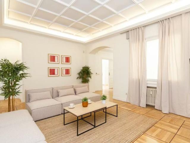 Calle de Francisco Silvela, Madrid, Community of Madrid 28028