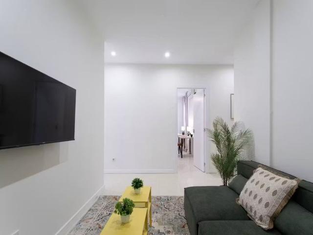 Calle de Fuencarral, Madrid, Community of Madrid 28010
