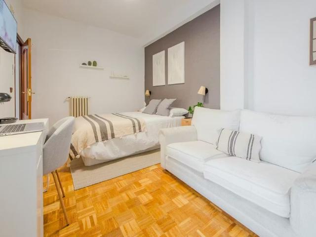Calle de Granada, Madrid, Community of Madrid 28007