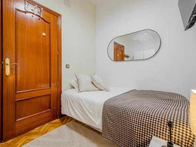 Calle de Granada, Madrid, Community of Madrid 28007