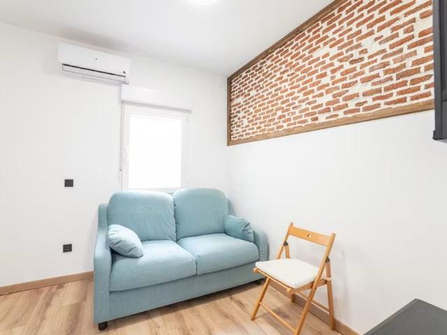 Calle de José María Fernández Lanseros, Madrid, Community of Madrid 28017