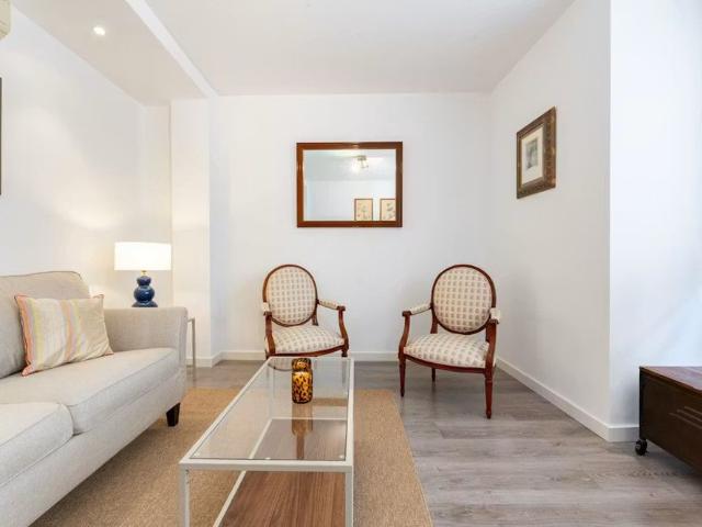 Calle de la Farmacia, Madrid, Community of Madrid 28004