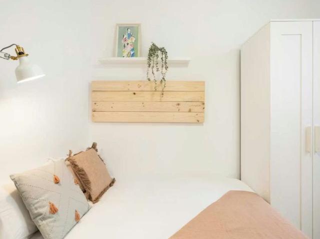 Calle de la Flor Alta, Madrid, Community of Madrid 28004