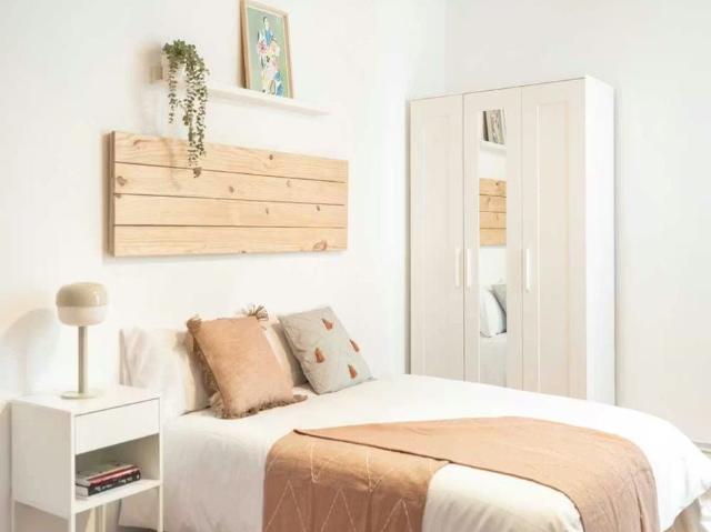 Calle de la Flor Alta, Madrid, Community of Madrid 28004