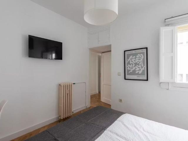 Calle de la Infanta Mercedes, Madrid, Community of Madrid 28020