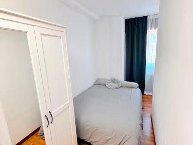 Calle de la Infanta Mercedes, Madrid, Community of Madrid 28020