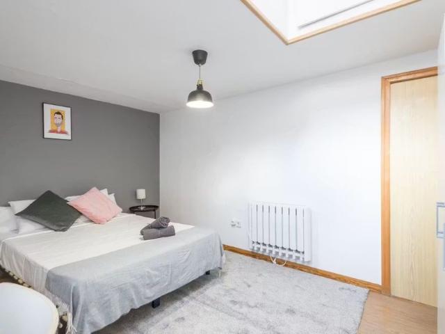 Calle de la Luna, Madrid, Community of Madrid 28004