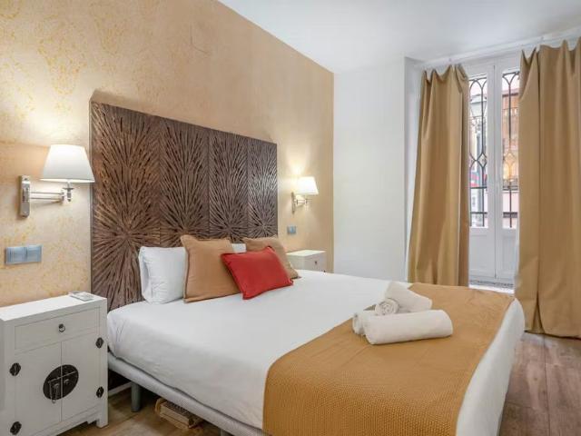 Calle de la Madera, Madrid, Community of Madrid 28004