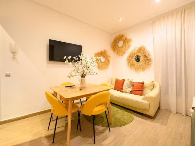 Calle de la Paloma, Madrid, Community of Madrid 28005