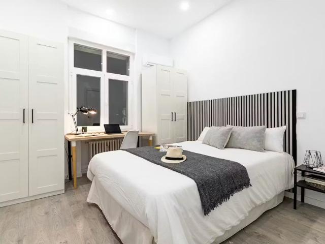 Calle de la Princesa, Madrid, Community of Madrid 28008