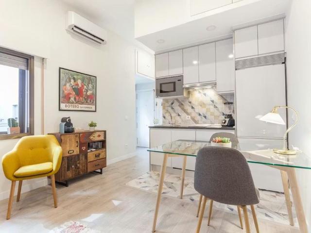 Calle de la Reina, Madrid, Community of Madrid 28004