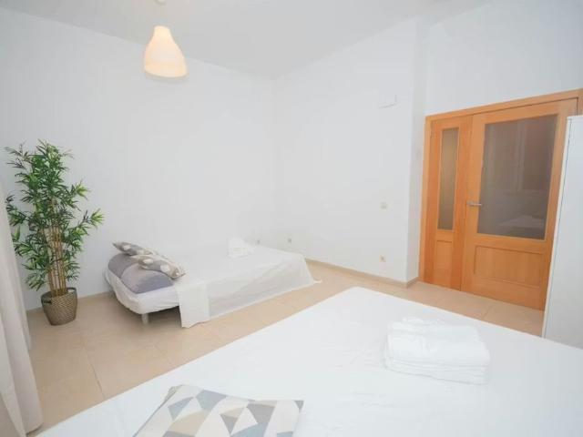 Calle de las Infantas, Madrid, Community of Madrid 28004