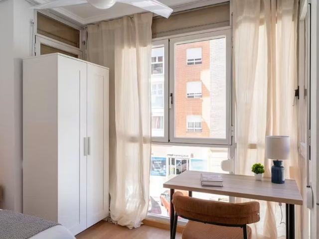 Calle de las Naves, Madrid, Community of Madrid 28005