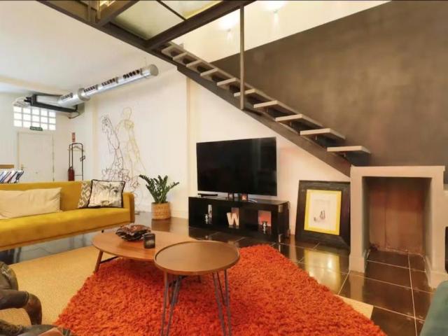Calle de Linneo, Madrid, Community of Madrid 28005