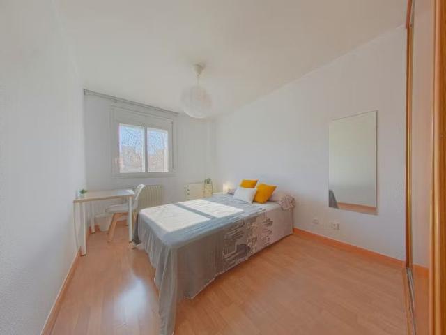 Calle de los Juglares, Madrid, Community of Madrid 28032