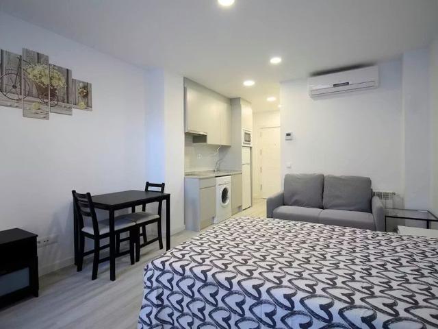 Calle de los Monederos, Madrid, Community of Madrid 28026