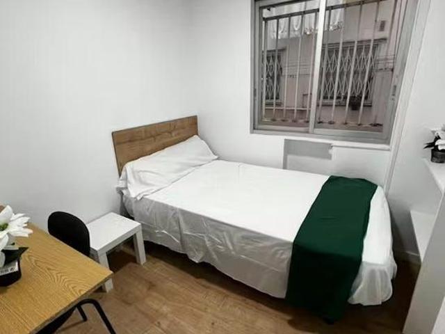 Calle de los Pajaritos, Madrid, Community of Madrid 28007