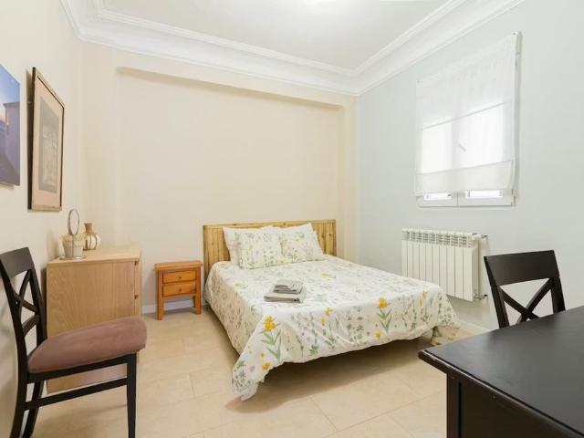 Calle de Mantuano, Madrid, Community of Madrid 28002
