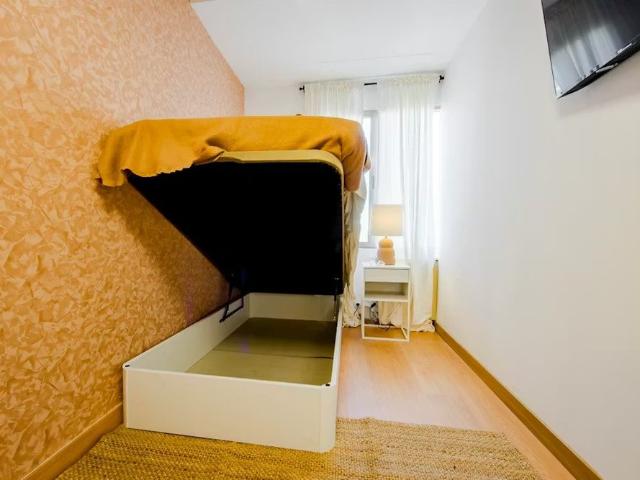 Calle de Mauricio Legendre, Madrid, Community of Madrid 28046