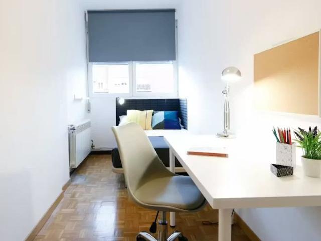 Calle de Mauricio Legendre, Madrid, Community of Madrid 28046