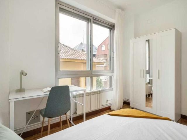 Calle de Mesena, Madrid, Community of Madrid 28033