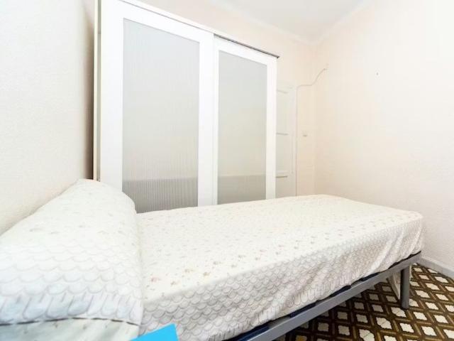 Calle de Moratines, Madrid, Community of Madrid 28005