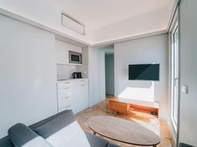 Calle de Oudrid, Madrid, Community of Madrid 28039