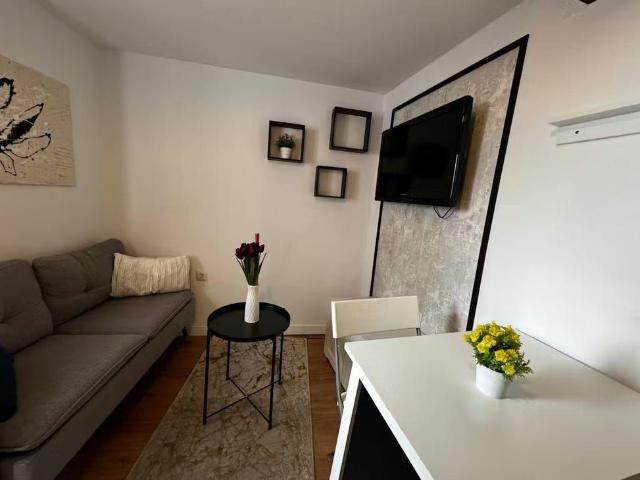 Calle de Pedro Tezano, Madrid, Community of Madrid 28039