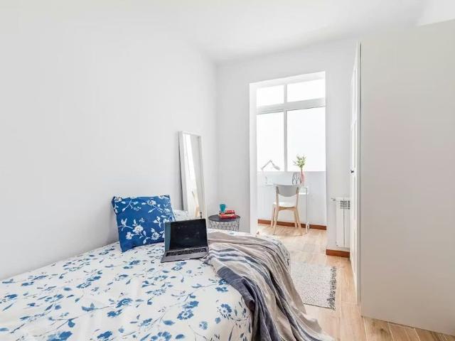 Calle de Pedro Tezano, Madrid, Community of Madrid 28039