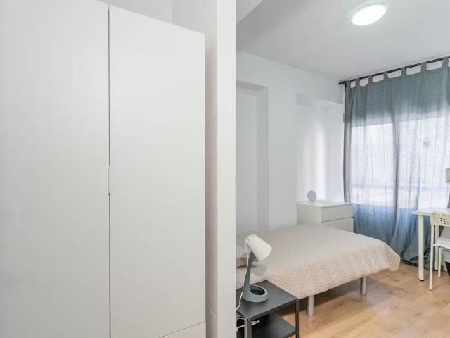 Calle de Pere de Valencia, Valencia, Valencian Community 46022