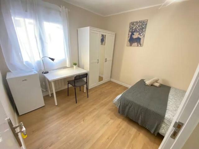 Calle de Pico de Alba, Madrid, Community of Madrid 28053
