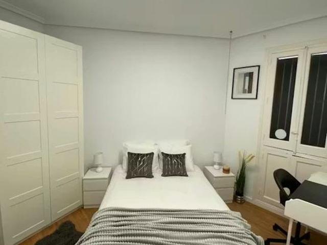 Calle de Rafael Calvo, Madrid, Community of Madrid 28010