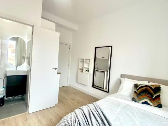 Calle de Redondilla, Madrid, Community of Madrid 28005