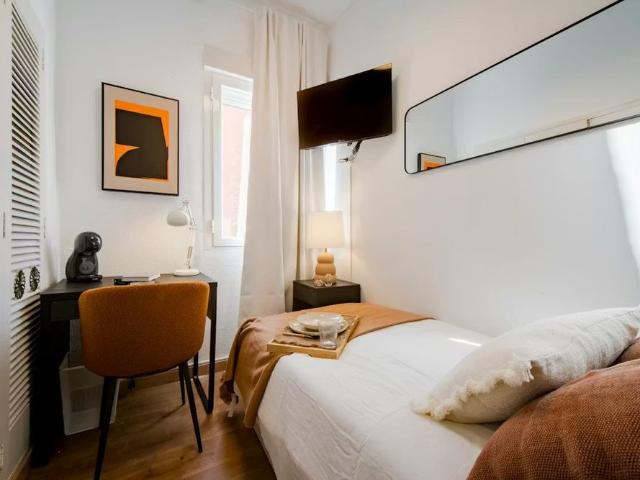 Calle de Rodríguez Marín, Madrid, Community of Madrid 28016