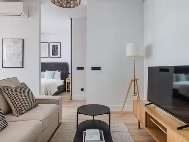Calle de Rosario Pino, Castillejos Studio 1 Bath