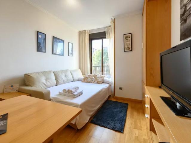 Calle de Samaniego, Madrid, Community of Madrid 28022