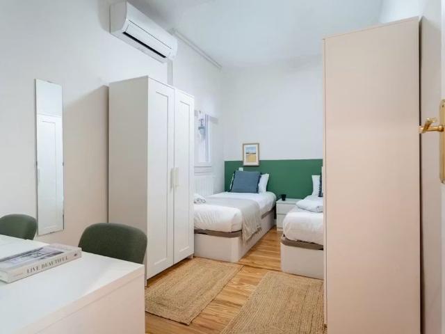 Calle de Santa Engracia, Madrid, Community of Madrid 28003