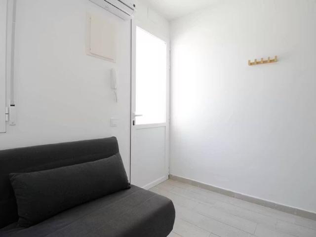 Calle de Santoña, Madrid, Community of Madrid 28026